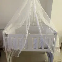 تخت کنار مادر
