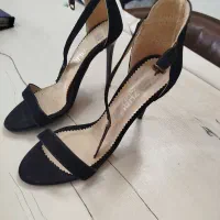 تعداد چند جفت کفش مزون به قیمت مناسب
