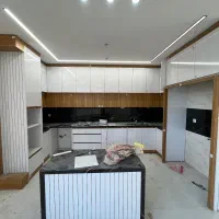 آپارتمان ۱۴۵متر با ۵۰مترحیاط قائم۳۳ طبقه اول تخلیه