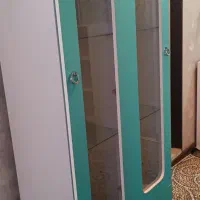 3عدد کمد لباس و ویترین درحد تمیز وسالم