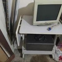 مانیتور lg و کیبورد کامپیوتر|قطعات و لوازم جانبی رایانه|شیراز, شیشه‌گری|دیوار