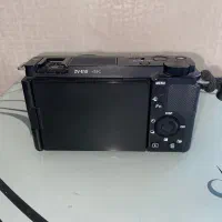 دوربین sony ZV-E10 بهمراه باتری اضافه