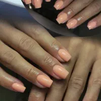 کاشت ناخن با تخفیف