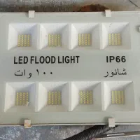 ۲عدد پروژکتور ۱۰۰ و ۵۰ وات ۱عدد ترانس و ۱۰متر کابل