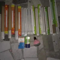 ۱۲عدد مهتابی و پنج عدد لامپ و تعدادی ابزار