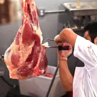 قصاب گوشت و مرغ