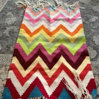 گلیم دستبافت و سرویس قابلمه پونزده پارچه آکبند و