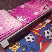 تخت مهمان و میزبان همراه با دو تشک.میز آرایش