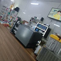 فروشنده سوپر مارکت خانم