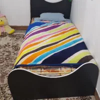 تخت خواب تمیز و در حد نو با خوشخواب