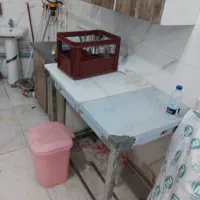 میز صندلی غذا خوری و یخچال و فر کته پز و میز کار