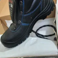 کفش کار|کیف، کفش، کمربند|قدس, شهر‌قدس|دیوار