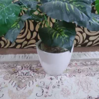 گلدان و گل های مصنوعی