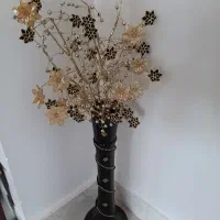 گل مصنوعی با گلدان شیشه‌ای