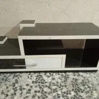 یک عدد میز تلویزیون  ام دی اف