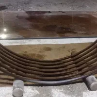 صندلی دو عدد و یه میز