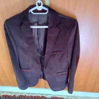 یک عدد کت تک زرشکی مخصوص جشن ها و مجالس شادی