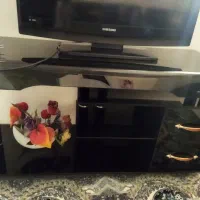 تلویزیون ۳۲ با میز