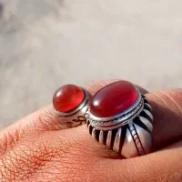 دو عدد انگشتر عقیق و تسبیح شاه مقصود سندلوس