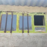 تعداد چهار عدد درب و پنجره