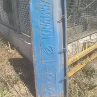 نیسان در عقب و در سمت راننده