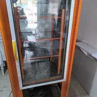 یخچال ویترینی ایستاده دو طرف شیشه