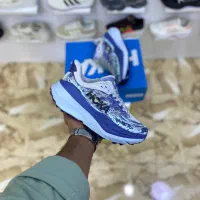 کتونی هوکا دوست سلامتی شما.|کیف، کفش، کمربند|بانه, |دیوار