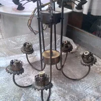 لوستر کاملا سالم کلاسیک قدیمی(آنتیک )آهن و برنج|لوستر و چراغ آویز|تهران, فلسطین (میدان انقلاب)|دیوار