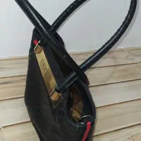 کیف|کیف، کفش، کمربند|میانه, |دیوار