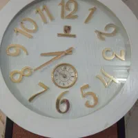 ساعت دیواری سفید و طلایی