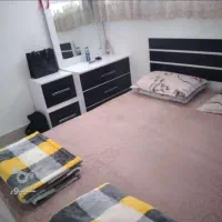 تخت دو نفره با تشک، دراور و پاتختی
