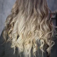 رنگ مو کاشت ناخن|خدمات آرایشگری و زیبایی|مشهد, زمرد|دیوار