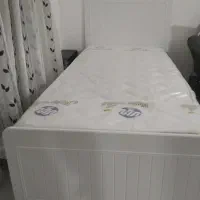 تخت خواب یک نفره کاملاً نو با تشک استفاده نشده