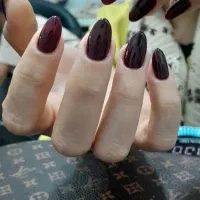 خدمات کاشت ناخن