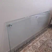 شیشه روی میز یا روی اپن اطراف آن ابزار خورده|مبلمان خانگی و میز عسلی|شاهینشهر, اقبال لاهوری|دیوار