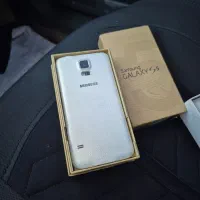 سامسونگ s5 بسیار تمیز سفید رنگ