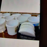 سطل پنیر پانزده تمیز برای در مغازه بوده