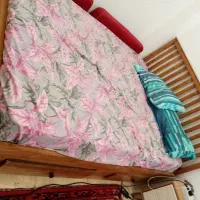 تخت چوبی
