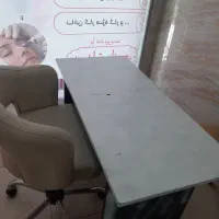 فروش لوازم ارایشی بهداشتی همراه میز و تجهیزات