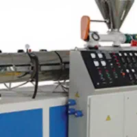 نیرو ماهر اشنا با دستگاه گرانول