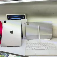 IPAD Pro 2022 m2 256 GB Magic Keyboard فوق اقتصادی