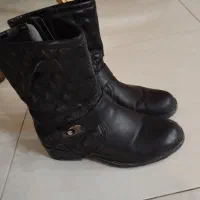 چکمه دخترانه