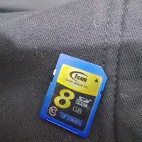 دوتا فلش ۳۲و۱۶ مموری sdhc 8|قطعات و لوازم جانبی رایانه|مشهد, ادیب نیشابوری (شهرک غرب)|دیوار