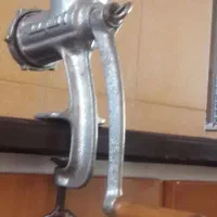 چرخ گوشت دستی قدیمی