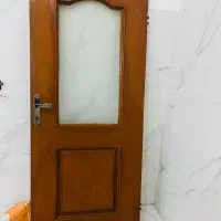 درب چوبی و کابینت آشپزخانه