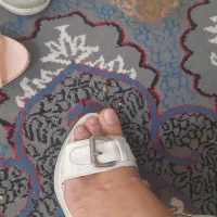 تعدادی کفش|کیف، کفش، کمربند|قم, امامزاده ابراهیم|دیوار