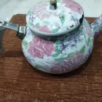 کتری بزرگ و کوچک  سالم بشرط فروش|قوری، کتری، قهوه‌ساز دستی|بومهن, |دیوار