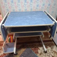 میز تحریر و کامپیوتر