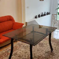 میز نهارخوری شیشه ای تک، پایه ها ترکیب چوب و فلز