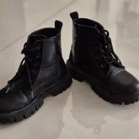 بوت دخترانه|کیف، کفش، کمربند|اصفهان, باغ زیار|دیوار